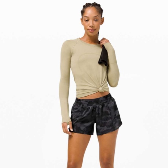 Lululemon Hotty Hot LR Short 4” - Picture 5 of 8